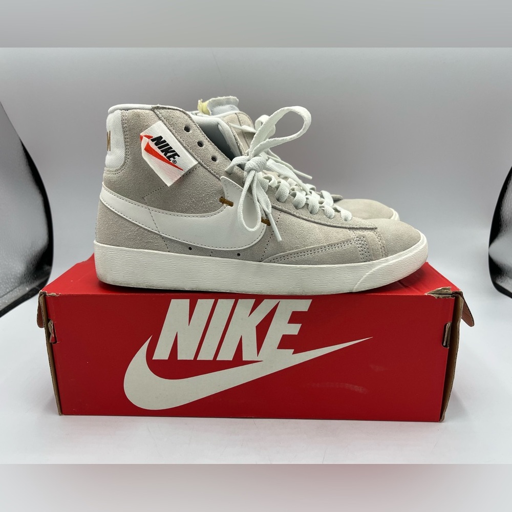 Nike High-Top Sneakers in Light Gray and White